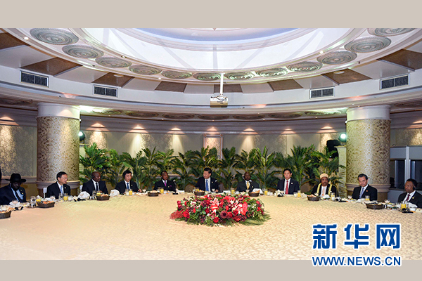 12月4日，國家主席習(xí)近平在約翰內(nèi)斯堡集體會見13位非洲國家領(lǐng)導(dǎo)人。 新華社記者 謝環(huán)馳 攝