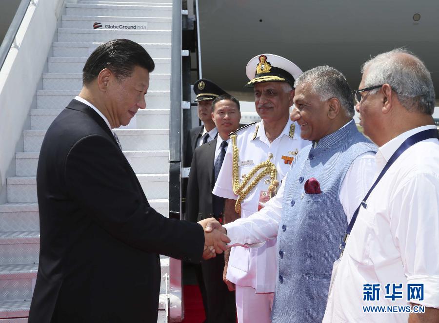 10月15日，國家主席習近平抵達印度果阿，應印度總理莫迪邀請，出席金磚國家領(lǐng)導人第八次會晤。 新華社記者蘭紅光攝 
