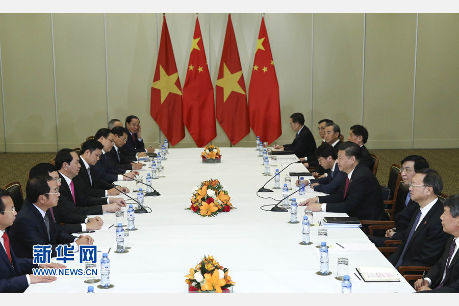 11月19日，國(guó)家主席習(xí)近平在利馬會(huì)見(jiàn)越南國(guó)家主席陳大光。新華社記者 龐興雷 攝 